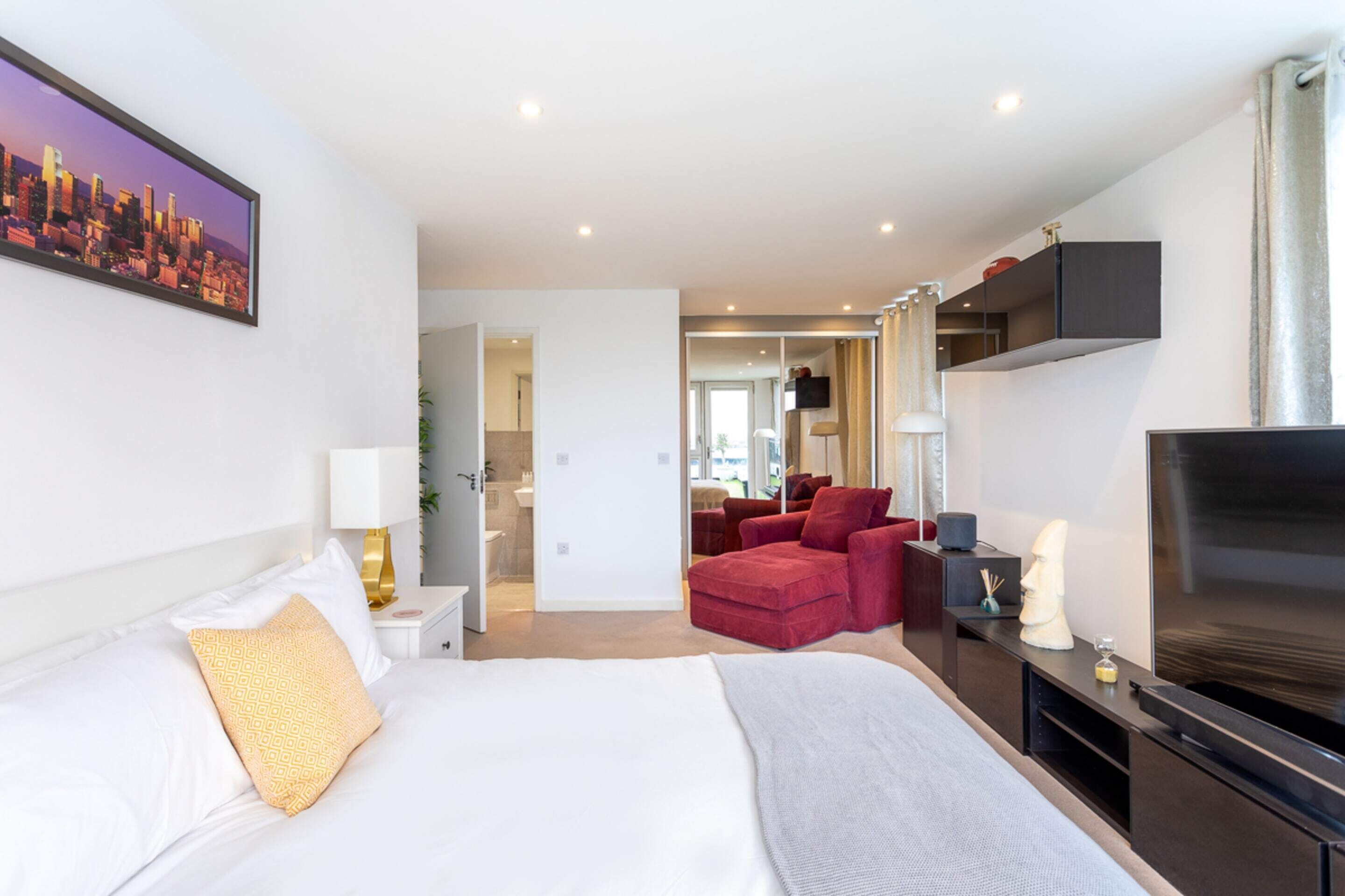 Basic Apartment, Multiple Beds | 2 bedrooms, desk, laptop workspace, iron/ironing board