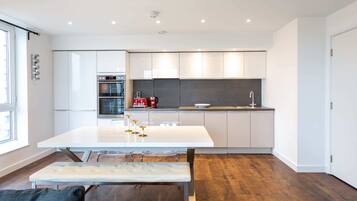 Basic Apartment, Multiple Beds | Private kitchen | Fridge, oven, stovetop, dishwasher