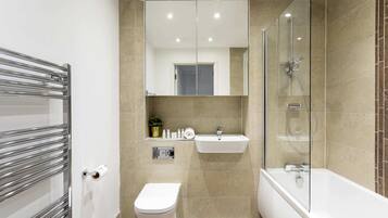 Basic Apartment, Multiple Beds | Bathroom | Towels, soap, shampoo, toilet paper