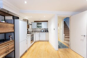 Basic Apartment, 1 King Bed with Sofa bed | Private kitchen