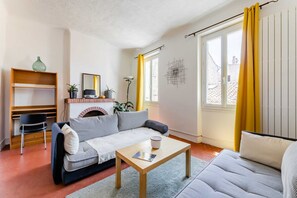 Basic Apartment, 1 King Bed with Sofa bed | Living area