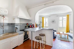 Basic Apartment, 1 King Bed with Sofa bed | Private kitchen - Duke of Clarence Duplex (London)