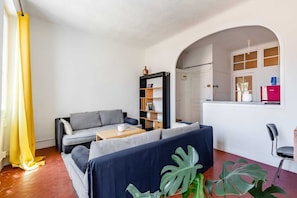 Basic Apartment, 1 King Bed with Sofa bed | Living area