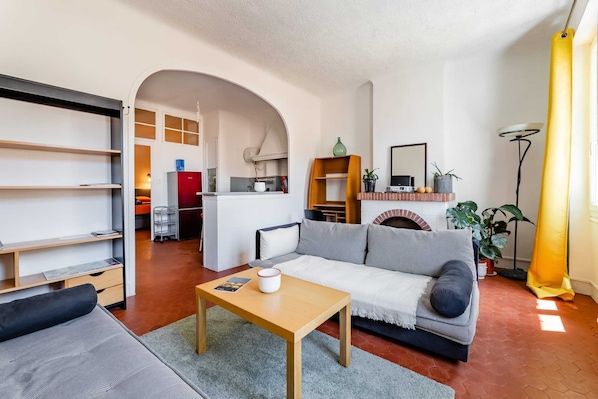 Basic Apartment, 1 King Bed with Sofa bed | Living area