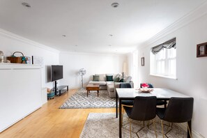 Basic Apartment, 1 King Bed with Sofa bed | Living room - Duke of Clarence Duplex (London)