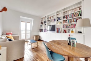 Apartamento básico, 1 cama King | Parte interna