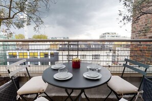 Apartamento básico, 1 cama doble con sofá cama | Balcón