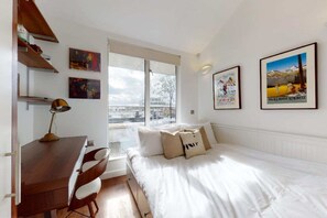 Basic-Apartment, 1 Doppelbett und Schlafsofa | 2 Schlafzimmer, Schreibtisch, laptopgeeigneter Arbeitsplatz
