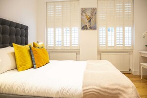 Leilighet – basic, flere senger | 2 soverom, skrivebord, skrivebord for bærbar PC og strykejern/-brett