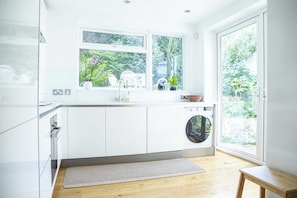 Leilighet – basic, flere senger | Eget kjøkken | Kjøleskap, mikrobølgeovn, ovn og kokeplater