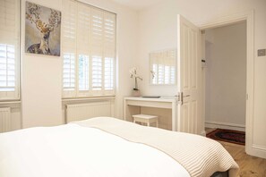 Basic Apartment, Multiple Beds