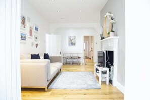 Basic Apartment, Multiple Beds