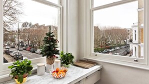 Basic Apartment, 1 Queen Bed | Dining - Watling Street Residence 3 (London)