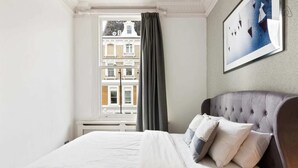 Basic Apartment, 1 Queen Bed - Watling Street Residence 3 (London)