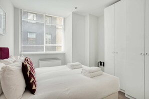 Basic Apartment, 1 Queen Bed | 1 bedroom, laptop workspace, iron/ironing board, bed sheets - Watling Street Residence 4 (London)
