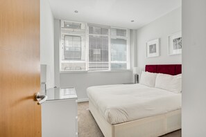 1 bedroom, desk, laptop workspace, iron/ironing board - Watling Street Residence 5 (London)