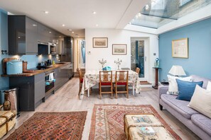 Basic Apartment, 1 Queen Bed | Living area | TV - Watling Street Residence 6 (London)