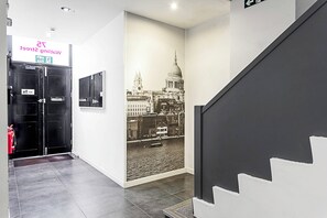 Basic Apartment, 1 Queen Bed | Point of interest - Watling Street Residence 6 (London)