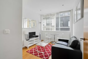 Appartement, 1 grand lit | Intérieur