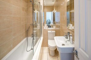 Basic Apartment, 1 Queen Bed | Bathroom