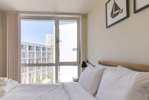 Basic Apartment, 1 Queen Bed | 1 bedroom, desk, laptop workspace, iron/ironing board - Watling Street Residence 8 (London)