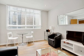 Basic Apartment, 1 Queen Bed | Interior - Watling Street Residence 9 (London)