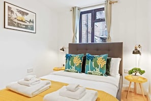 Apartamento básico, 1 cama Queen | 1 quarto, espaço de trabalho para notebook