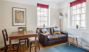 Basic Apartment, 1 Queen Bed | Living area
