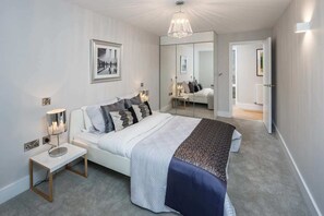 Basic-Apartment, 1 Queen-Bett | 1 Schlafzimmer, Schreibtisch, laptopgeeigneter Arbeitsplatz