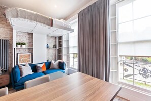 Dining - Watling Street Residence 12 (London)