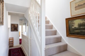 Interior - Spacious Apartment Near Portobello Road (London)