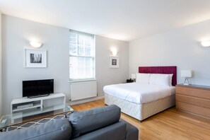 Basic Apartment, 1 Double Bed - Groveland Court Apartment 4 (London)