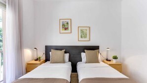 Basic Apartment, 1 Double Bed | 1 bedroom, desk, laptop workspace, iron/ironing board - Groveland Court Apartment 4 (London)