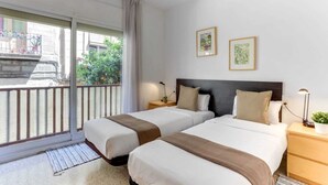 Basic Apartment, 1 Double Bed | 1 bedroom, desk, laptop workspace, iron/ironing board - Groveland Court Apartment 4 (London)