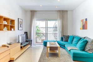 Basic Apartment, 1 Double Bed | Living area