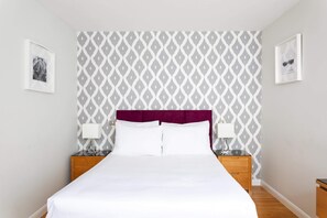 Appartement, 1 lit double | 1 chambre, bureau, fer et planche à repasser, draps fournis