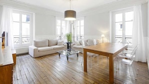 Basic Apartment, 1 Double Bed | Living area | TV - Groveland Court Apartment 3 (London)