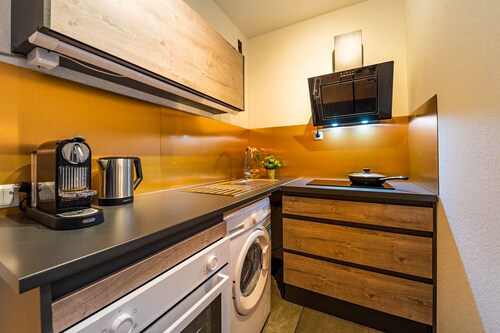 Close to Cologne fair, w/ balcony,Parking,Nexflix