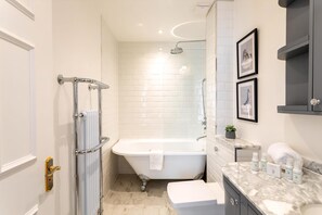 Apartment | Bathroom - Fabulous Gloucester Road Apartment (London)