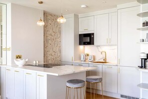 Apartment | Eigene Küche | Esstisch