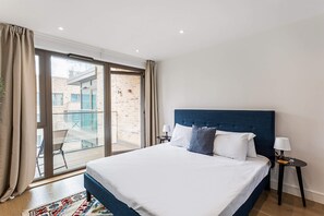 Basic Apartment, 1 Double Bed | 1 bedroom, desk, laptop workspace, iron/ironing board - Gorgeous Studio Flat (London)