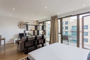 Basic Apartment, 1 Double Bed | 1 bedroom, desk, laptop workspace, iron/ironing board - Gorgeous Studio Flat (London)