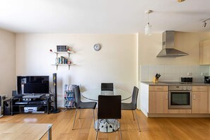 Interior - Modern 1 Bedroom Apartment in West London (London)