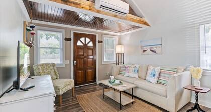 Romantic Nautical Hideaway!