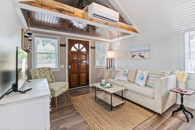 Romantic Nautical Hideaway!