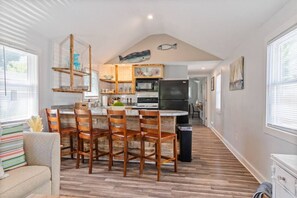 Fridge, microwave, oven, stovetop - Romantic Nautical Hideaway! (Irondequoit)