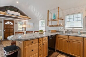 Fridge, microwave, oven, stovetop - Romantic Nautical Hideaway! (Irondequoit)