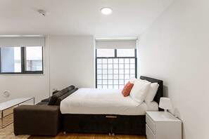 1 bedroom, laptop workspace, iron/ironing board, free WiFi - Chamber Street Residence III (London)