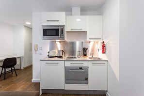 Appartamento Basic, 1 letto matrimoniale | Cucina privata | Frigorifero, microonde, forno, piano cottura