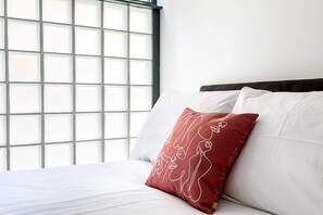 Lägenhet Basic - 1 dubbelsäng | 1 sovrum, arbetsyta för laptop, strykjärn/strykbräda och gratis wi-fi